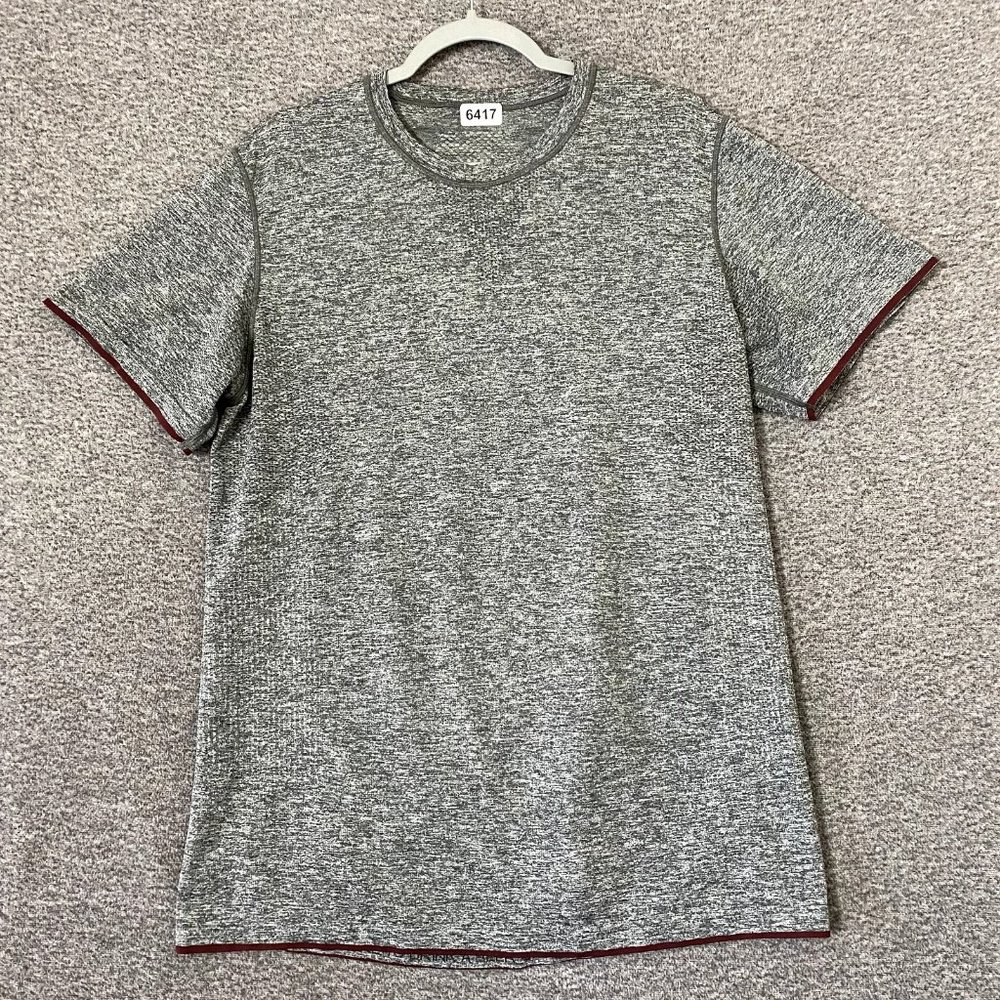 Lululemon Men’s Large Gray Short Sleeve Pullover Metal Vent Activewear Shirt